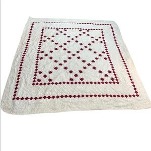 VINTAGE QUILT RED AND WHITE STAR DIAMOND DESIGN REVERSIBLE TO STRIPE! KING SIZE